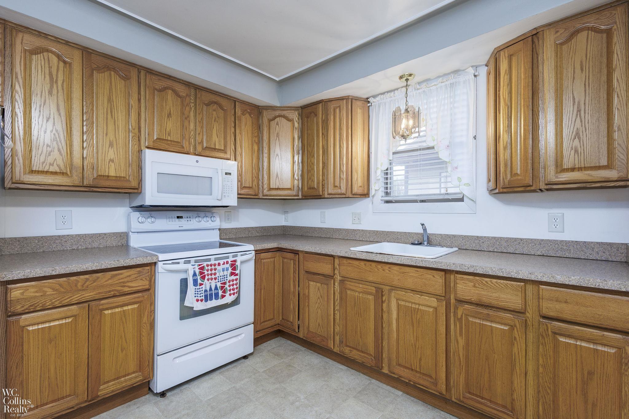 17346 Common Road Roseville, MI 48066 - Photo 10 of 28