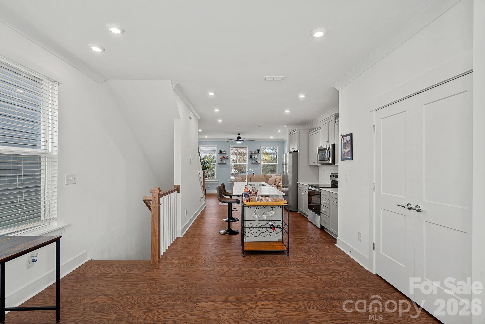 4012 Capital Ridge Charlotte, NC 28205 - Photo 6 of 28 a living room with furniture and a table