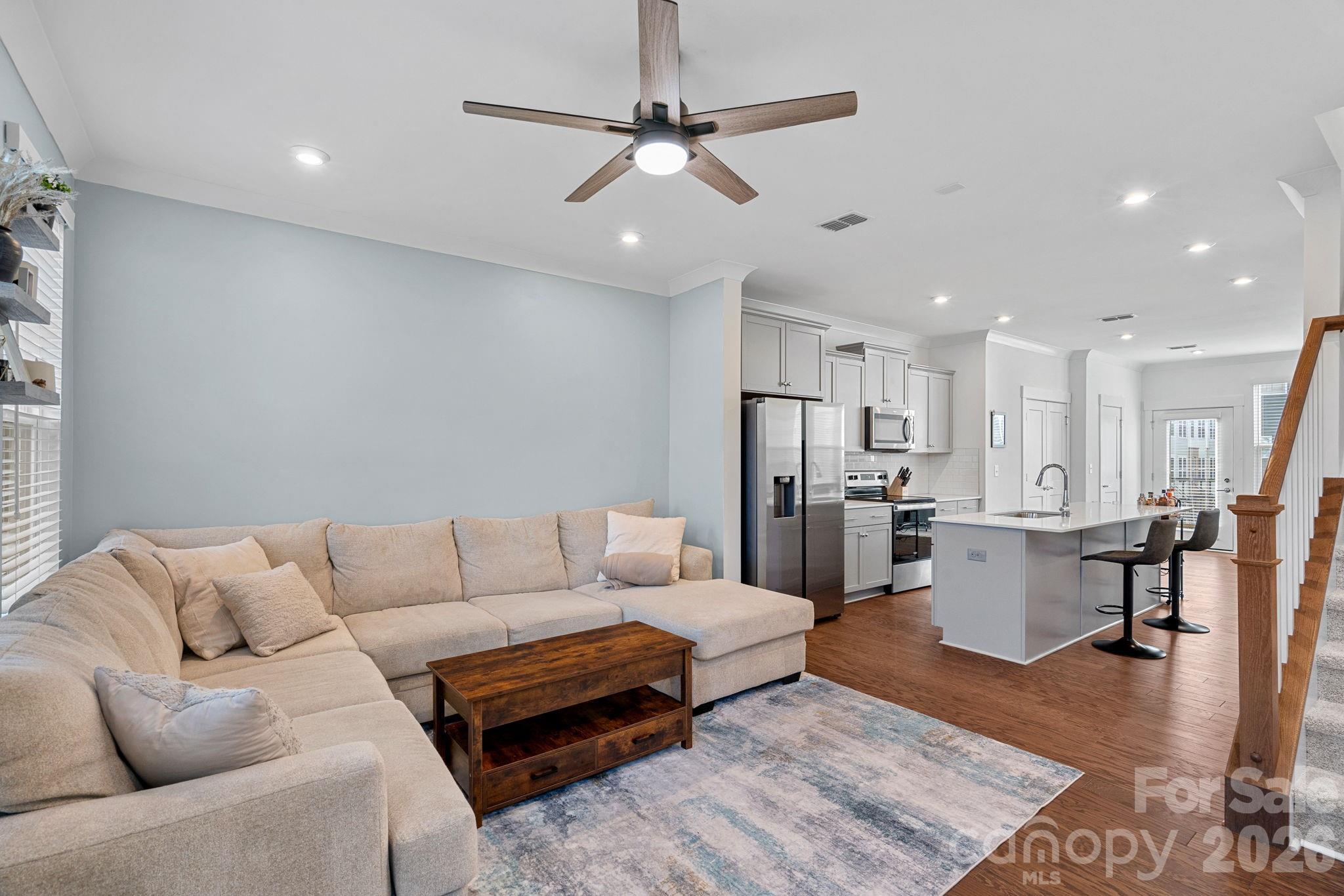 4012 Capital Ridge Charlotte, NC 28205 - Photo 10 of 28 a living room with furniture and kitchen view