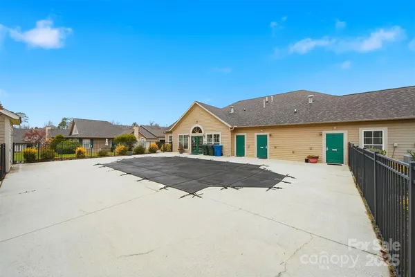 $481,900 | 835 A Wynnshire Drive, Hickory, NC 28601