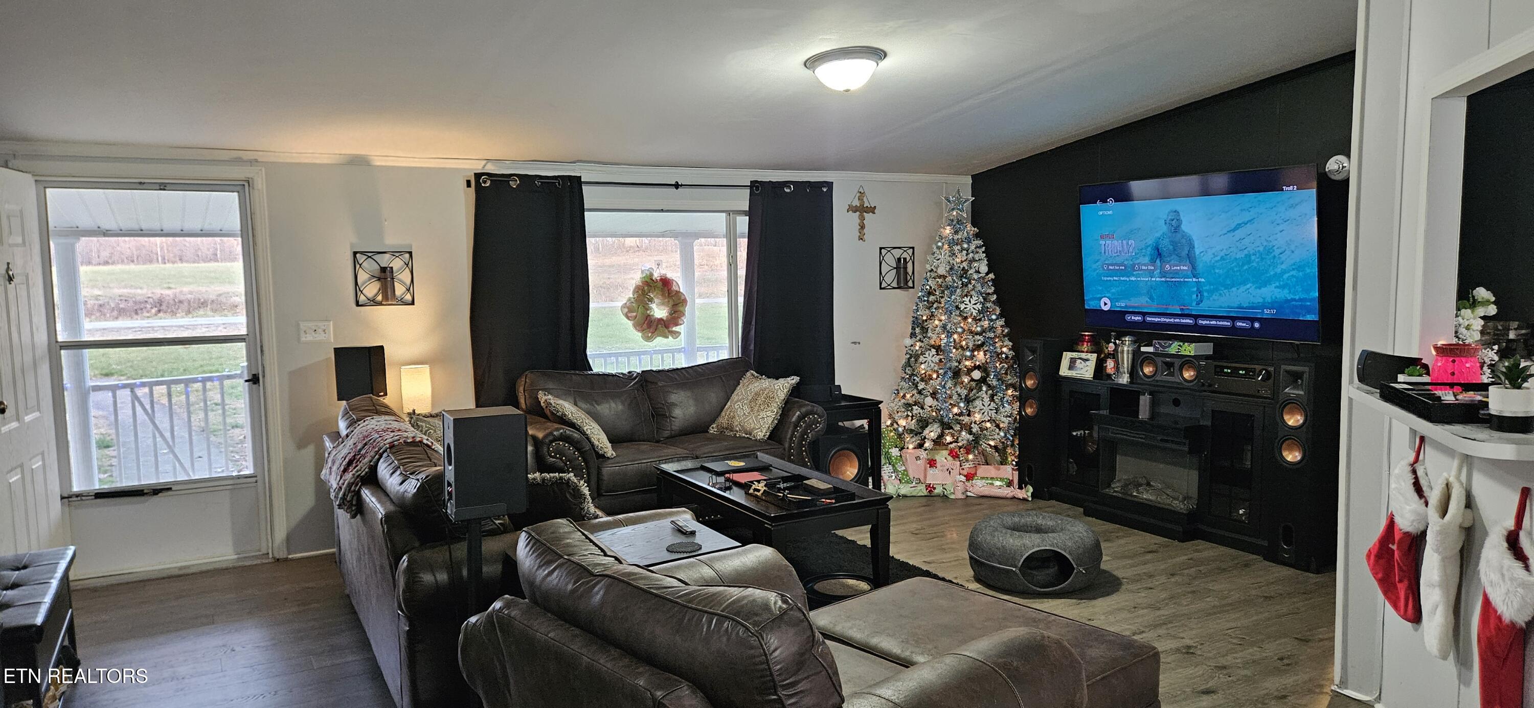 1679 Kingtown Road Winfield, TN 37892 - Photo 4 of 21 Living Room