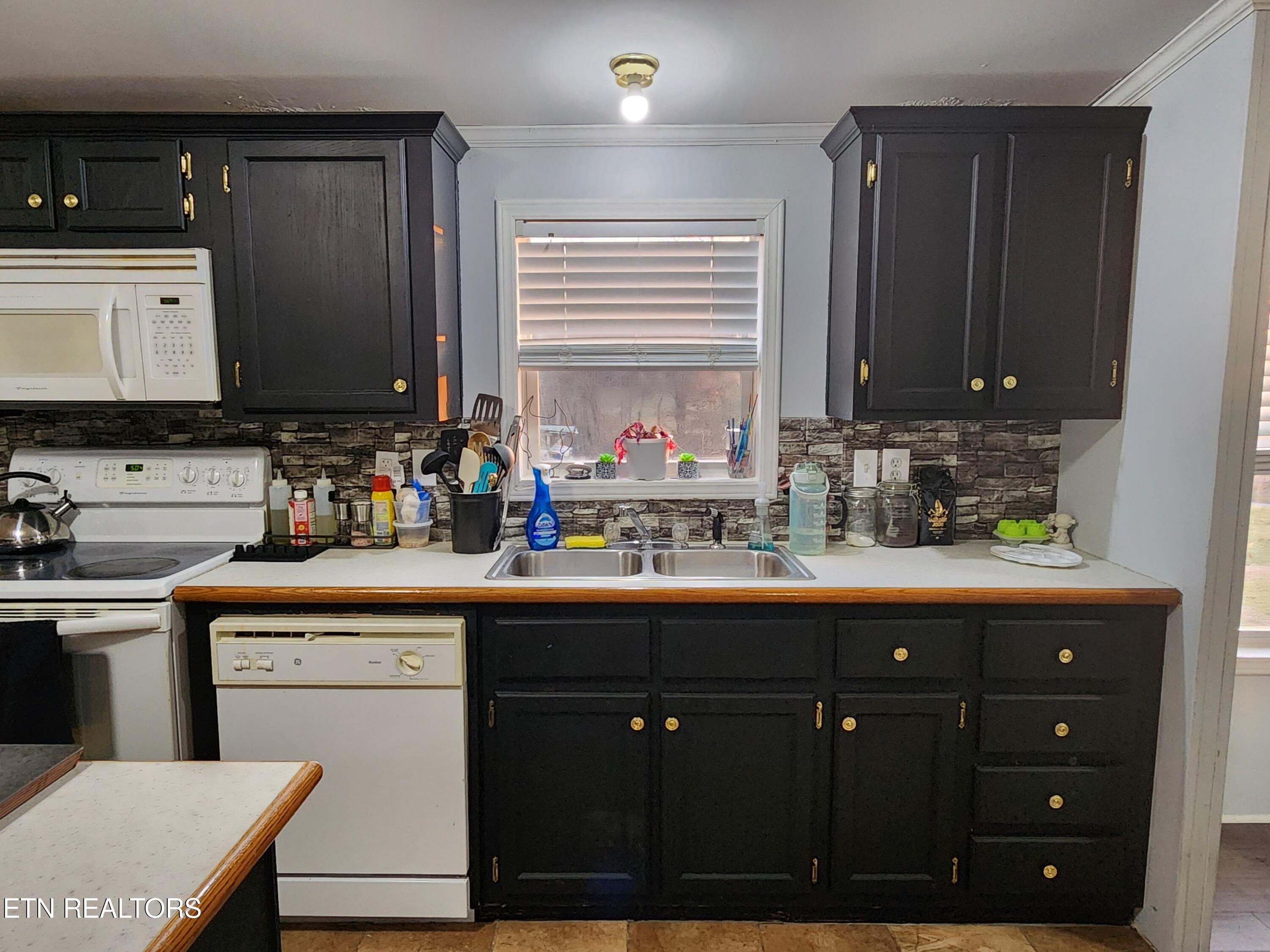 1679 Kingtown Road Winfield, TN 37892 - Photo 10 of 21 Wide Open Kitchen