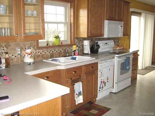 56100 Scheuer Road New Baltimore, MI 48051 - Photo 17 of 19 kitchen