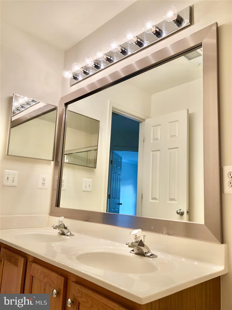 1981 Logan Manor Drive Reston, VA 20190 - Photo 18 of 28