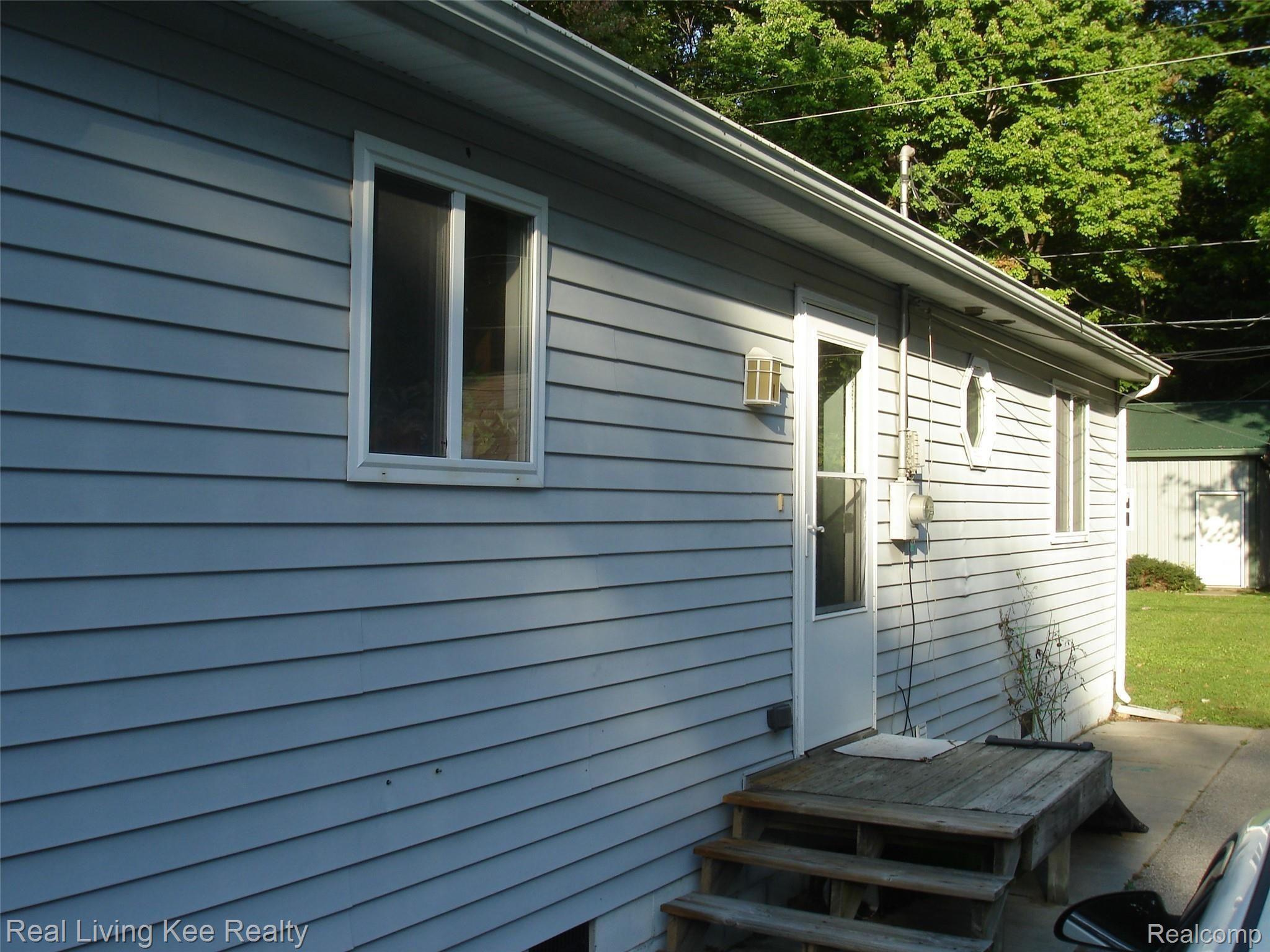 9117 Maple Street Algonac, MI 48001 - Photo 5 of 21 DSC00305.JPG