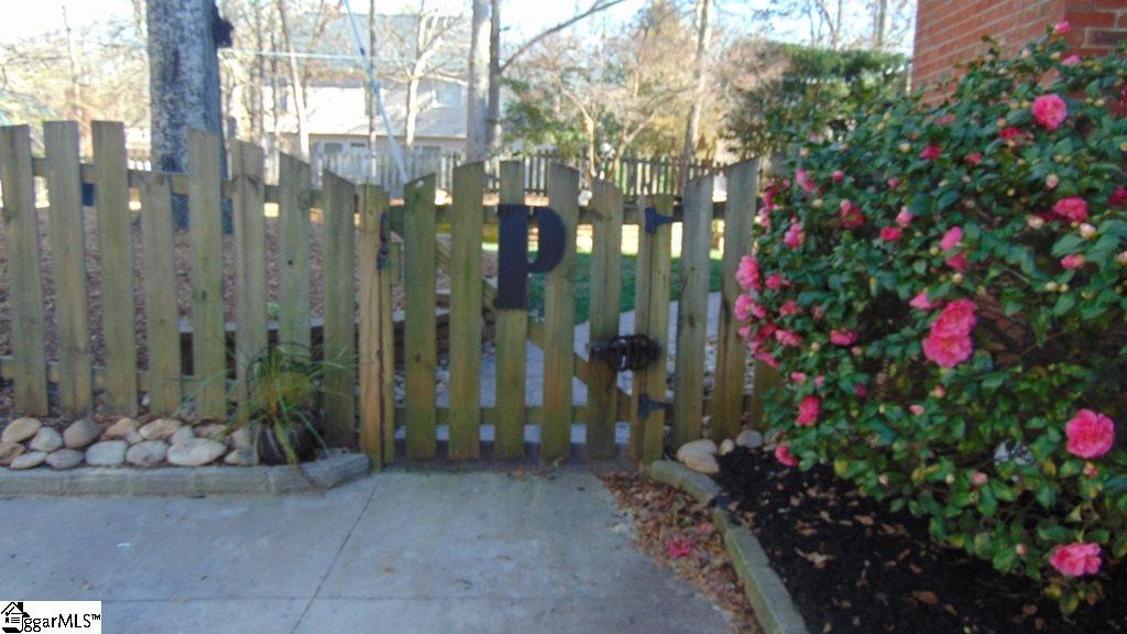 6 Weatherly Court Simpsonville, SC 29680 - Photo 3 of 35 Gallery Image 3