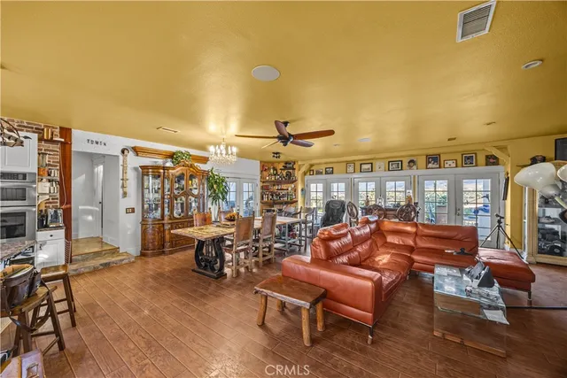 a view of a livingroom with furniture