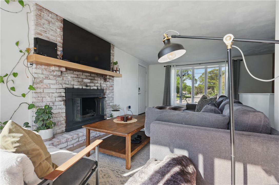 102 Julian Road Warwick, RI 02889 - Photo 12 of 35