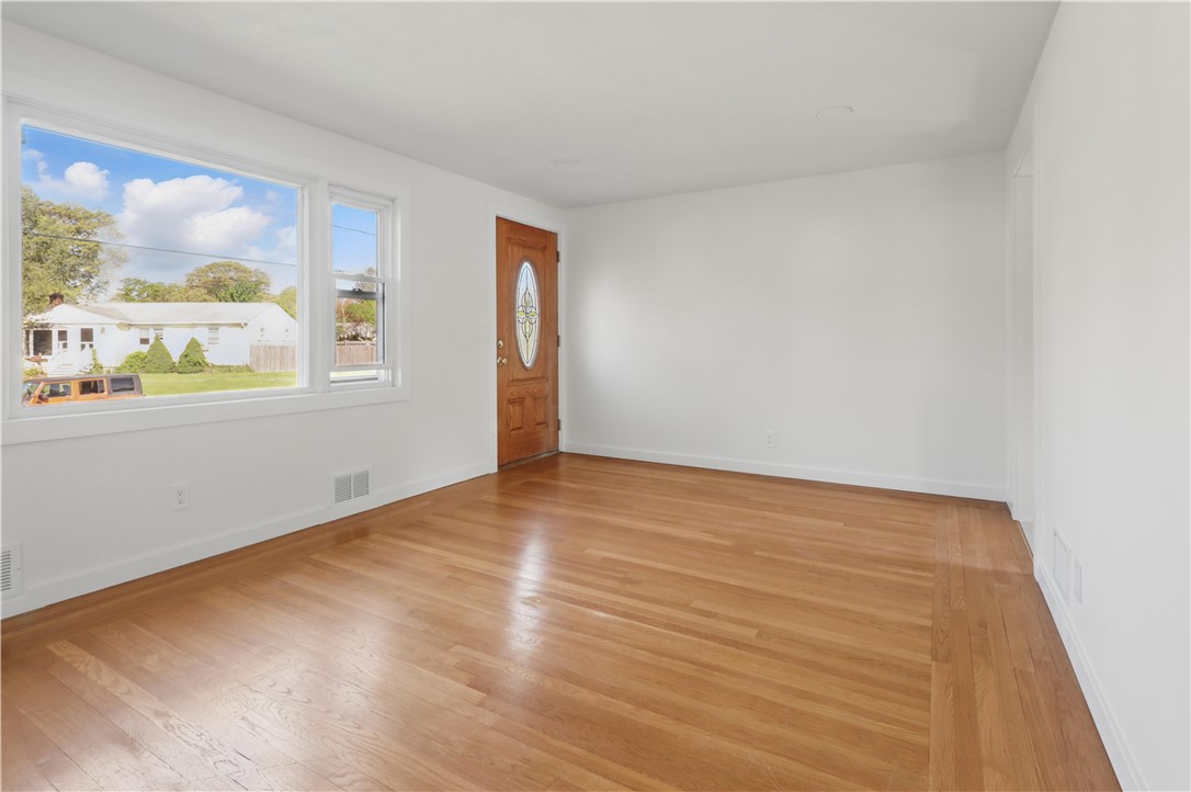 102 Julian Road Warwick, RI 02889 - Photo 21 of 35