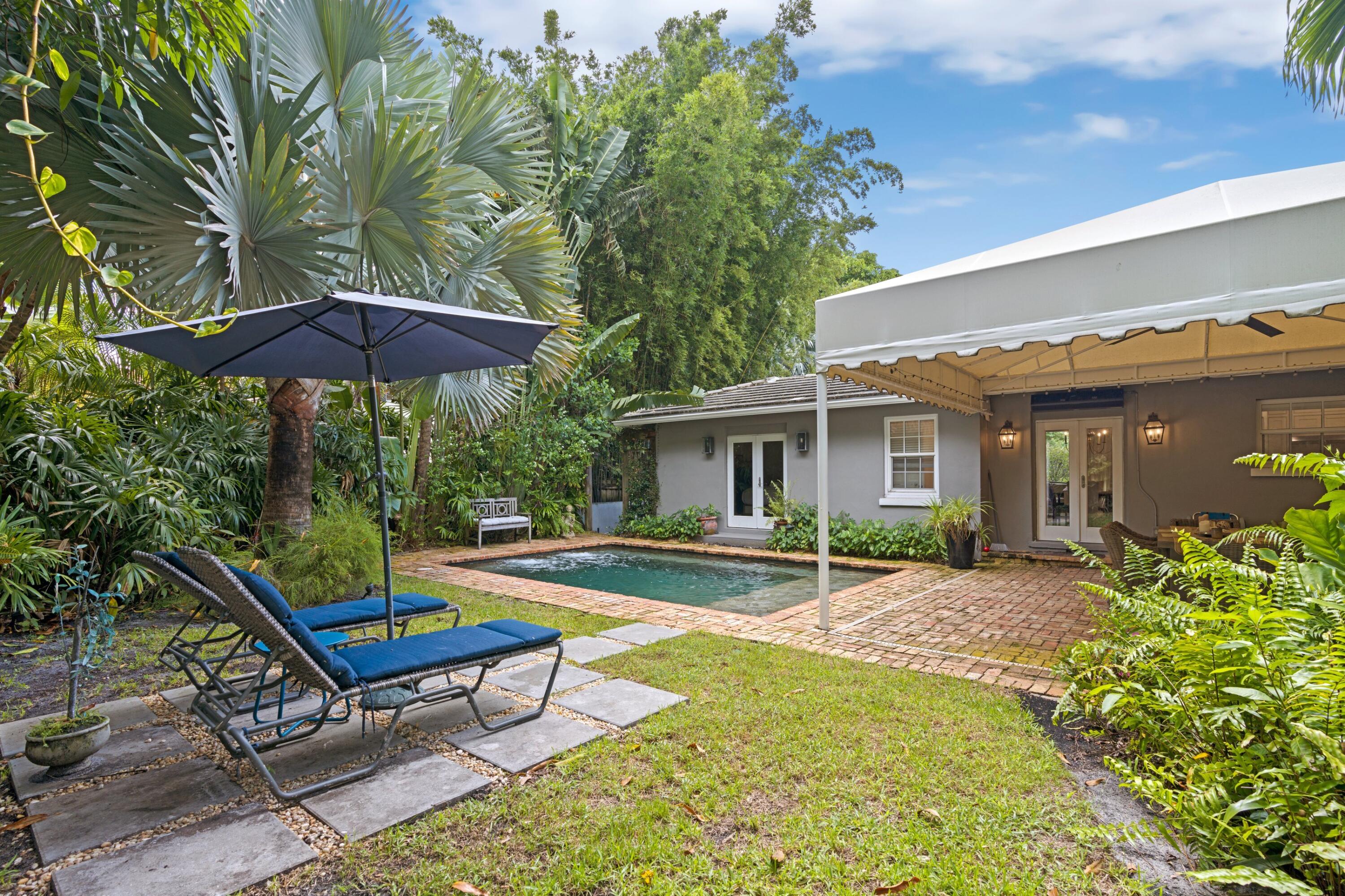 733 Sunset Road West Palm Beach, FL 33401 - Photo 24 of 32 Backyard