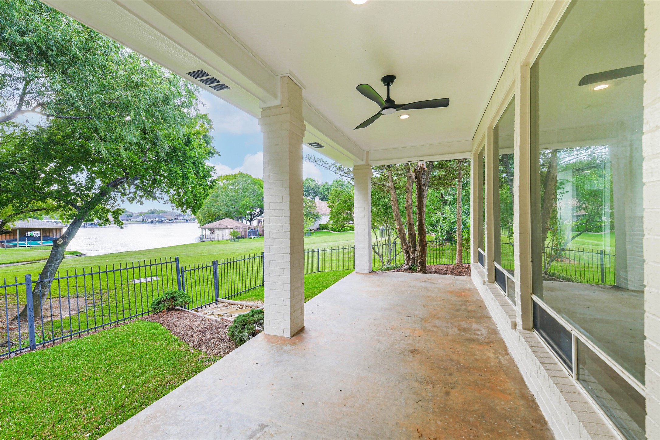 103 Forest Court Conroe, TX 77356 - Photo 32 of 40