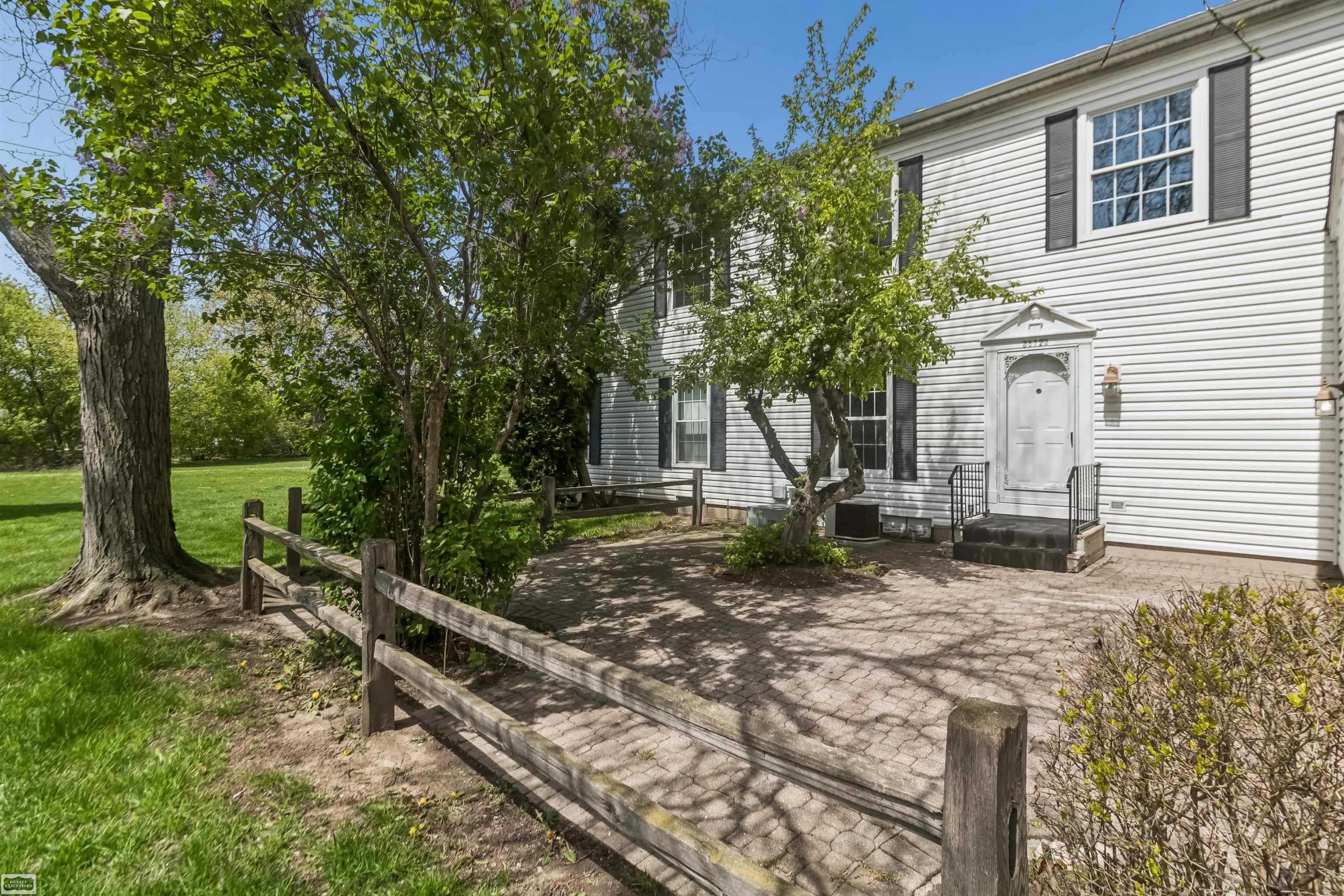 38723 Lighthouse Point Clinton Township, MI 48038 - Photo 2 of 35