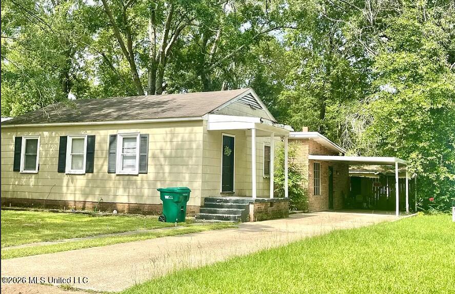 809 Robertson Street Brookhaven, MS 39601 - Photo 3 of 40 809 Robertson 10