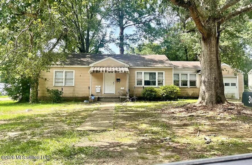 809 Robertson Street Brookhaven, MS 39601 - Photo 8 of 40 809 Robertson 4