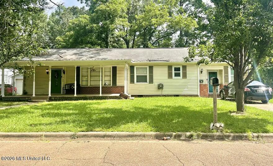 809 Robertson Street Brookhaven, MS 39601 - Photo 9 of 40 809 Robertson 2