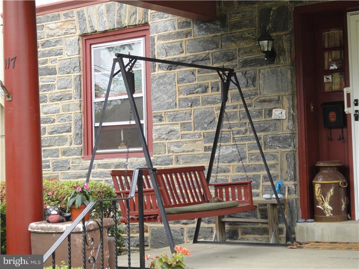 117 Kent Road Springfield, PA 19064 - Photo 2 of 25 Porch