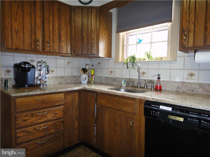 117 Kent Road Springfield, PA 19064 - Photo 3 of 25 Kitchen