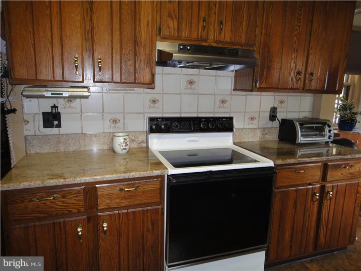 117 Kent Road Springfield, PA 19064 - Photo 4 of 25 Kitchen