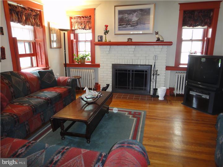117 Kent Road Springfield, PA 19064 - Photo 7 of 25 Living Room