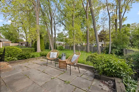$649,000 | 221 West Sheridan Place, Lake Bluff, IL 60044