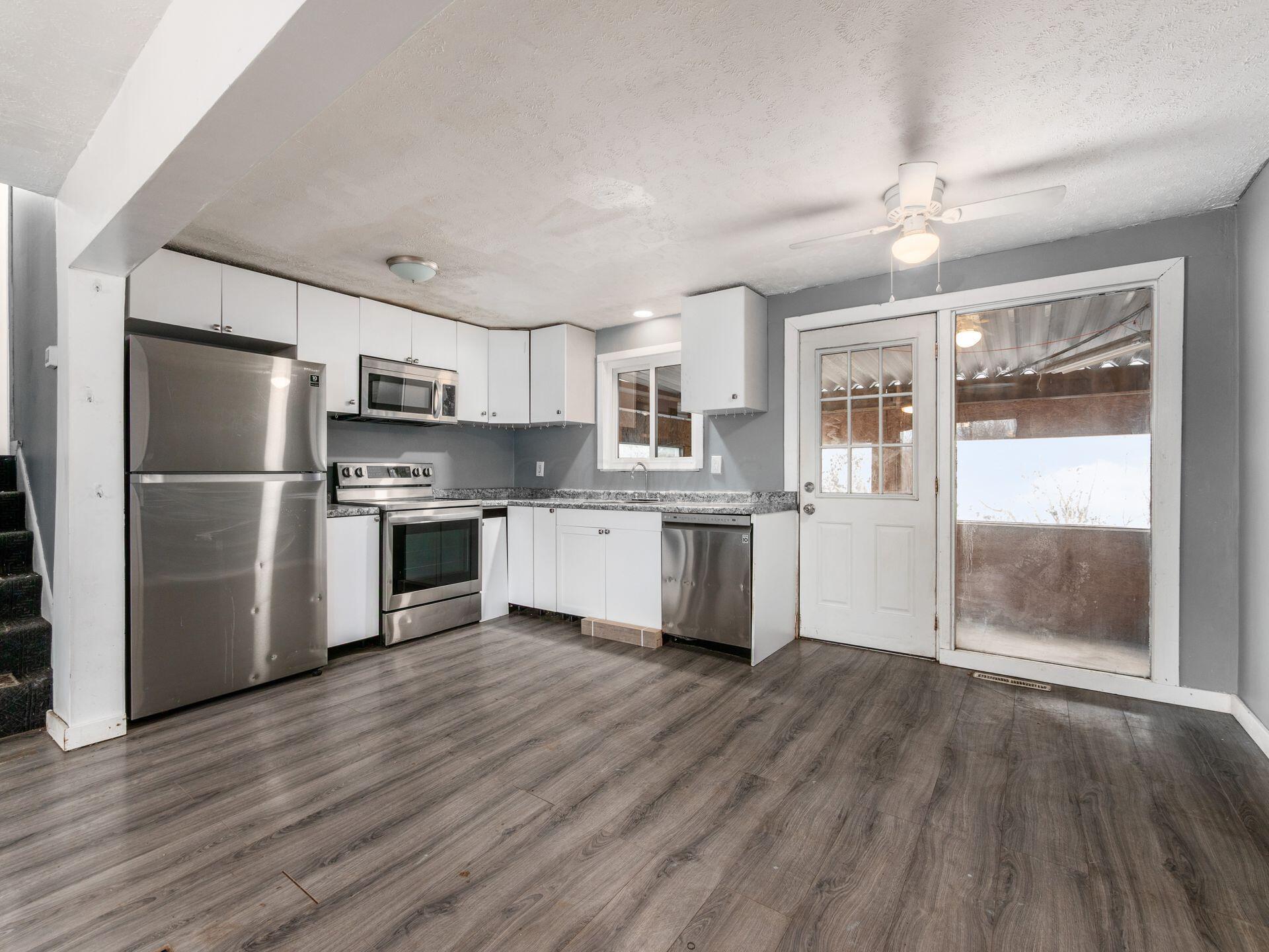 3622 Alpena Road Columbus, OH 43232 - Photo 7 of 35 Stainless Steel Appliances