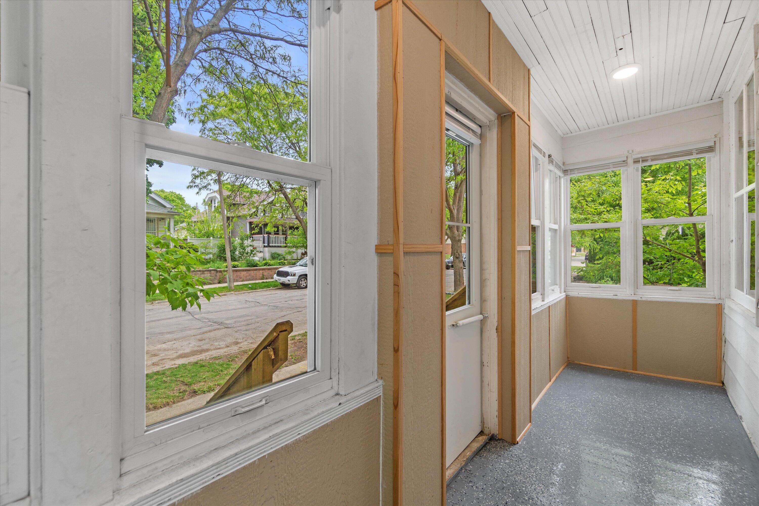 616 South 61st Street Milwaukee, WI 53214 - Photo 22 of 31 Front Porch
