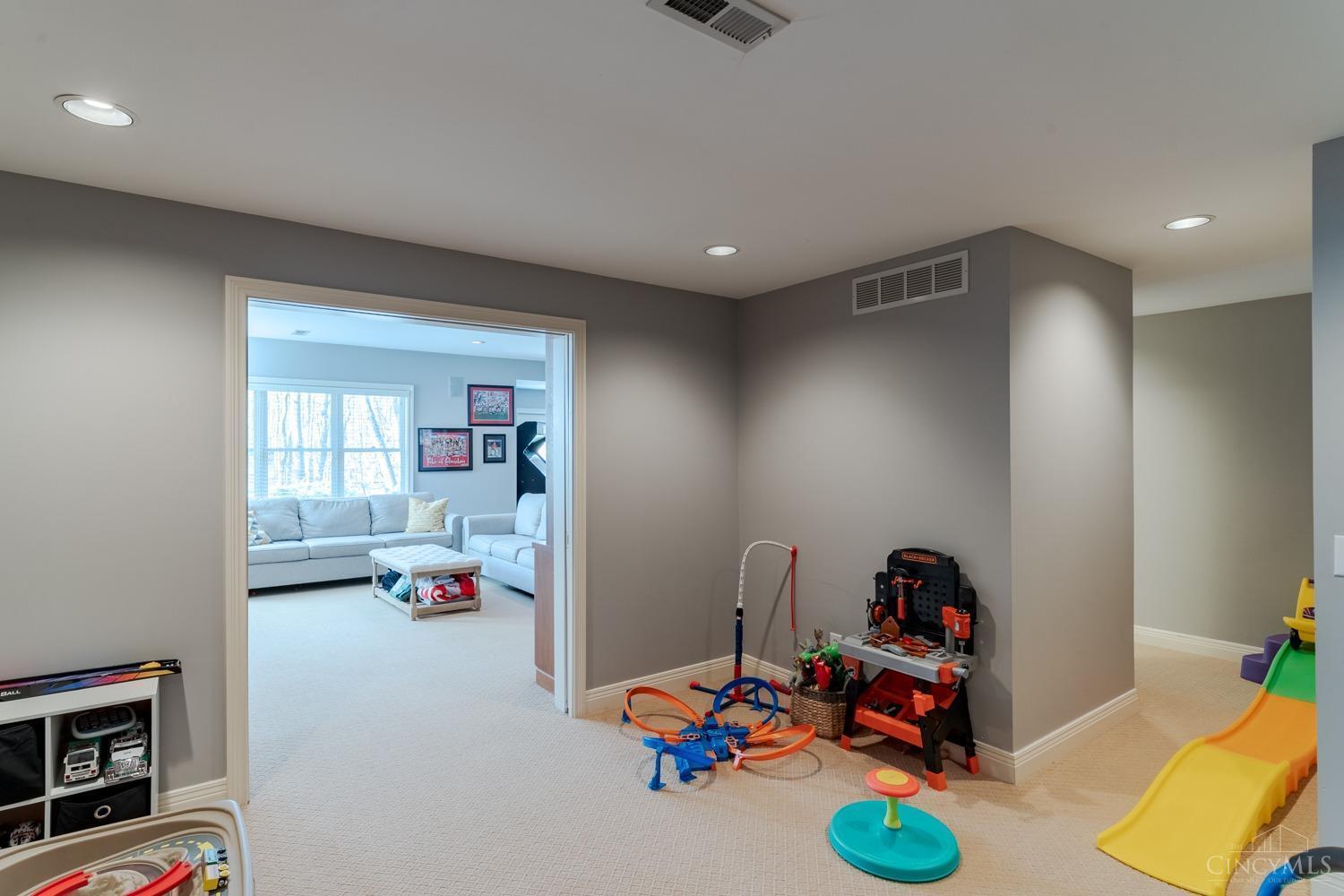 6451 Taylor Road Cincinnati, OH 45248 - Photo 35 of 47