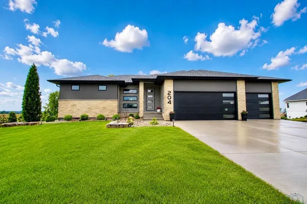 $750,000 | 204 Pinewood Park, Jefferson, SD 57038