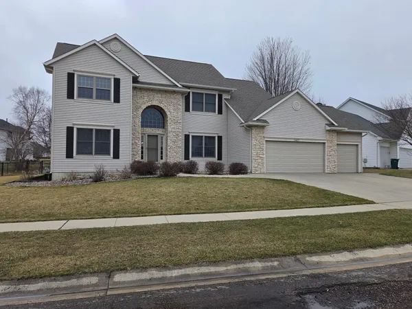 $627,500 | 2827 Oakview Drive Northeast, Rochester, MN 55906