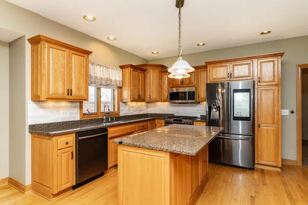 $627,500 | 2827 Oakview Drive Northeast, Rochester, MN 55906