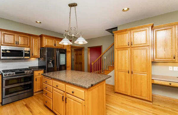 $627,500 | 2827 Oakview Drive Northeast, Rochester, MN 55906