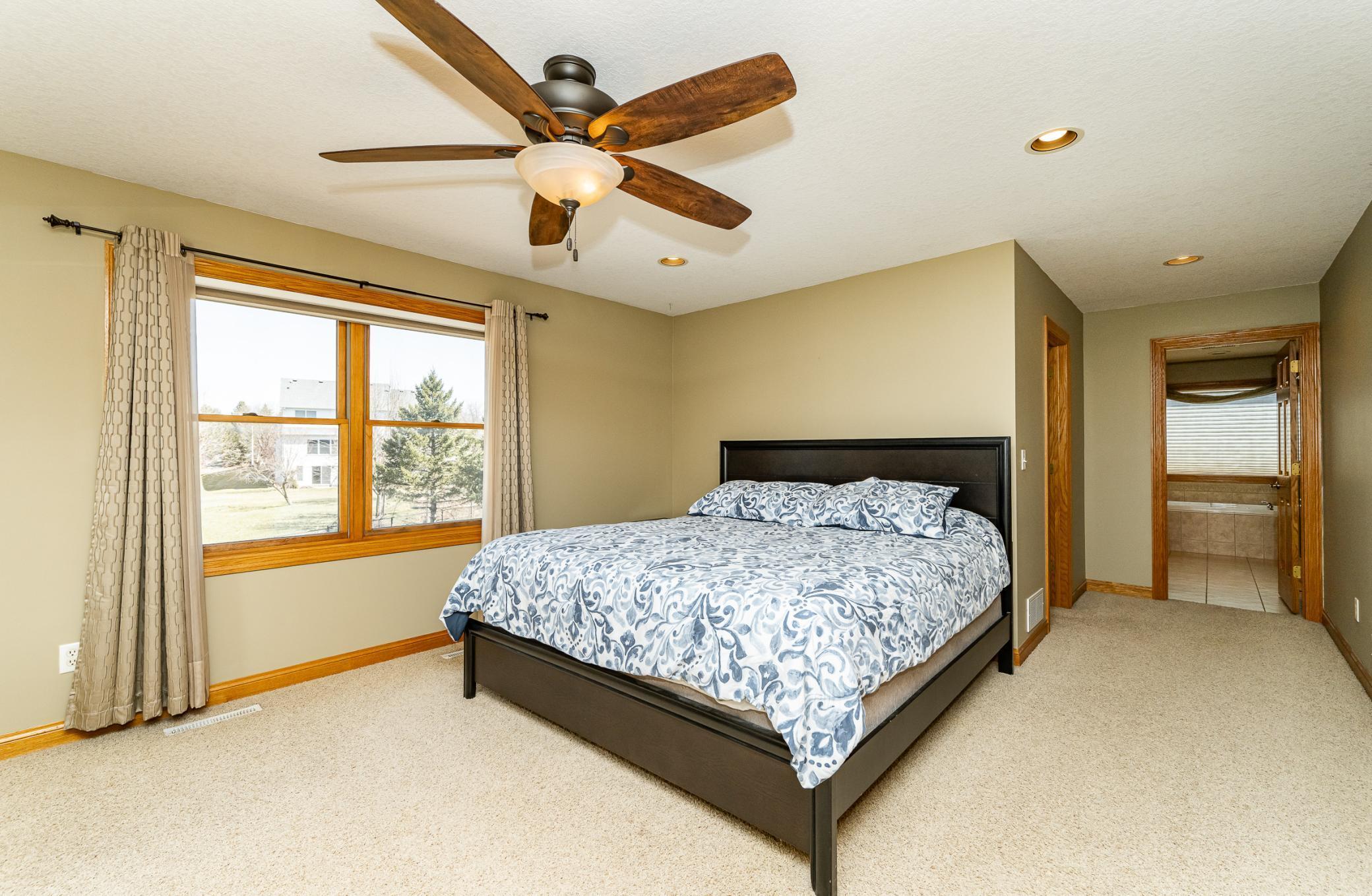 2827 Oakview Drive Northeast Rochester, MN 55906 - Photo 22 of 40