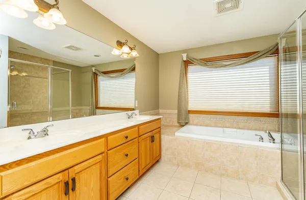 $627,500 | 2827 Oakview Drive Northeast, Rochester, MN 55906