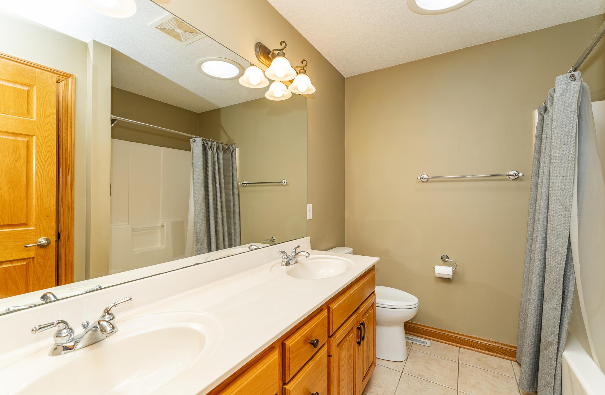 2827 Oakview Drive Northeast Rochester, MN 55906 - Photo 29 of 40