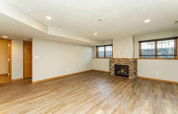 $627,500 | 2827 Oakview Drive Northeast, Rochester, MN 55906