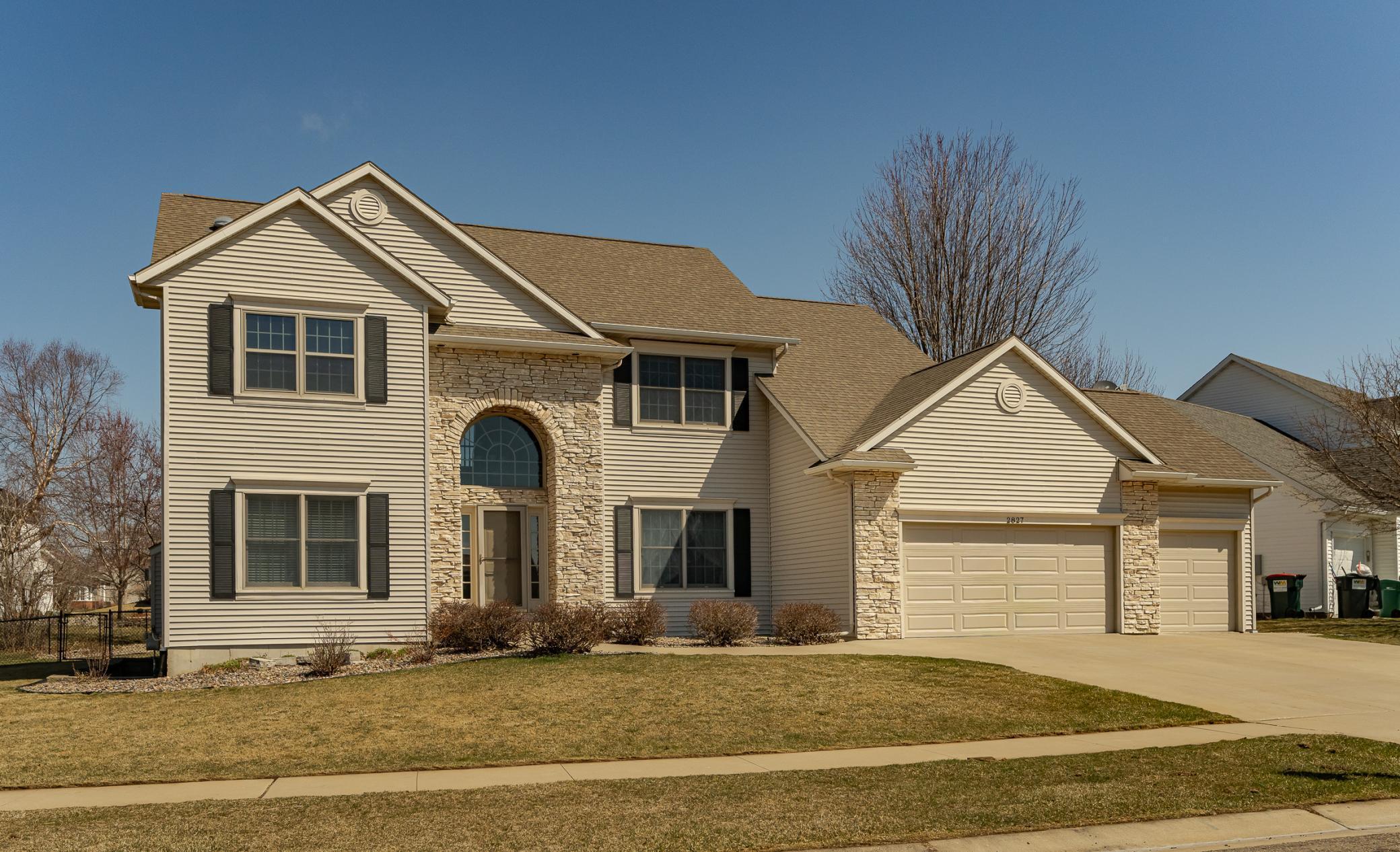 2827 Oakview Drive Northeast Rochester, MN 55906 - Photo 4 of 40