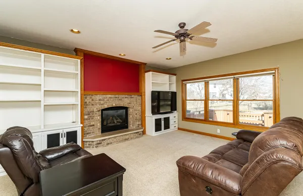 $627,500 | 2827 Oakview Drive Northeast, Rochester, MN 55906