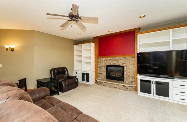 $627,500 | 2827 Oakview Drive Northeast, Rochester, MN 55906