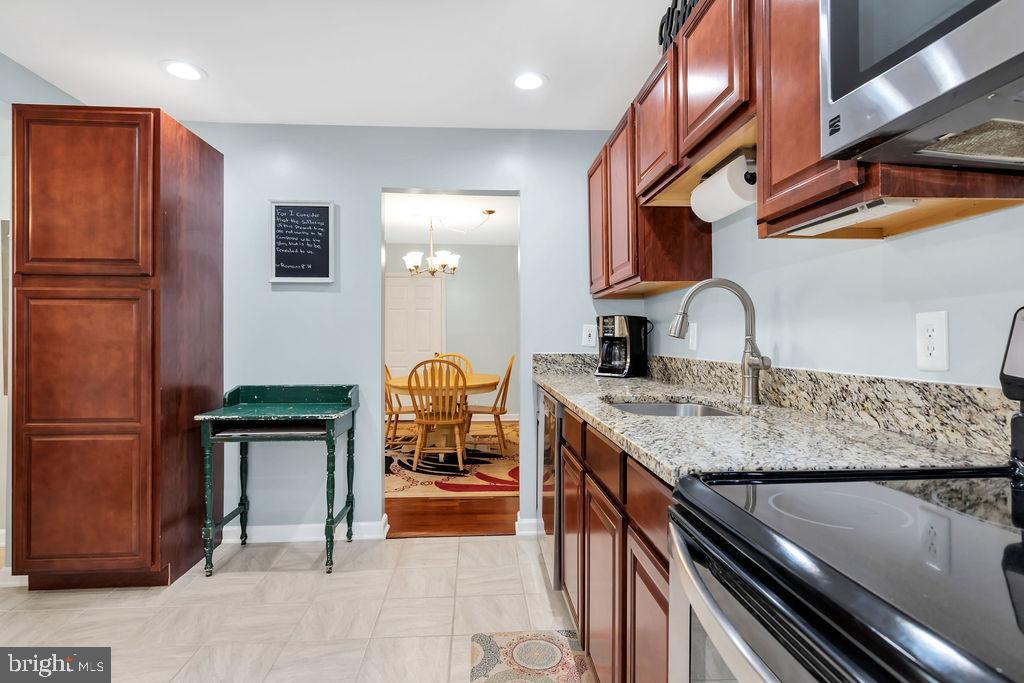 4825 Sudley Road Catharpin, VA 20143 - Photo 8 of 25 Kitchen with SS Appliances, granite counters