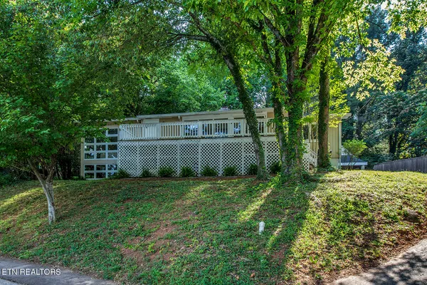 $340,000 | 102 Oxford Road, Oak Ridge, TN 37830