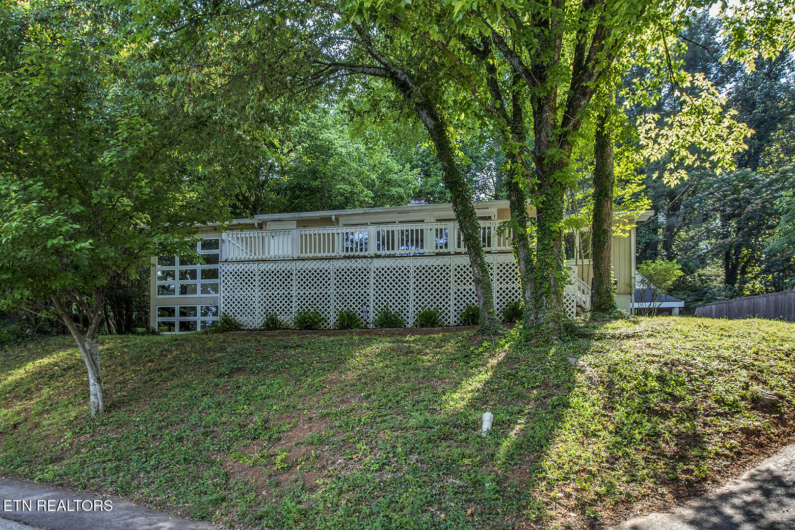 102 Oxford Road Oak Ridge, TN 37830 - Photo 1 of 59 01_OxfordRoad_102_Front
