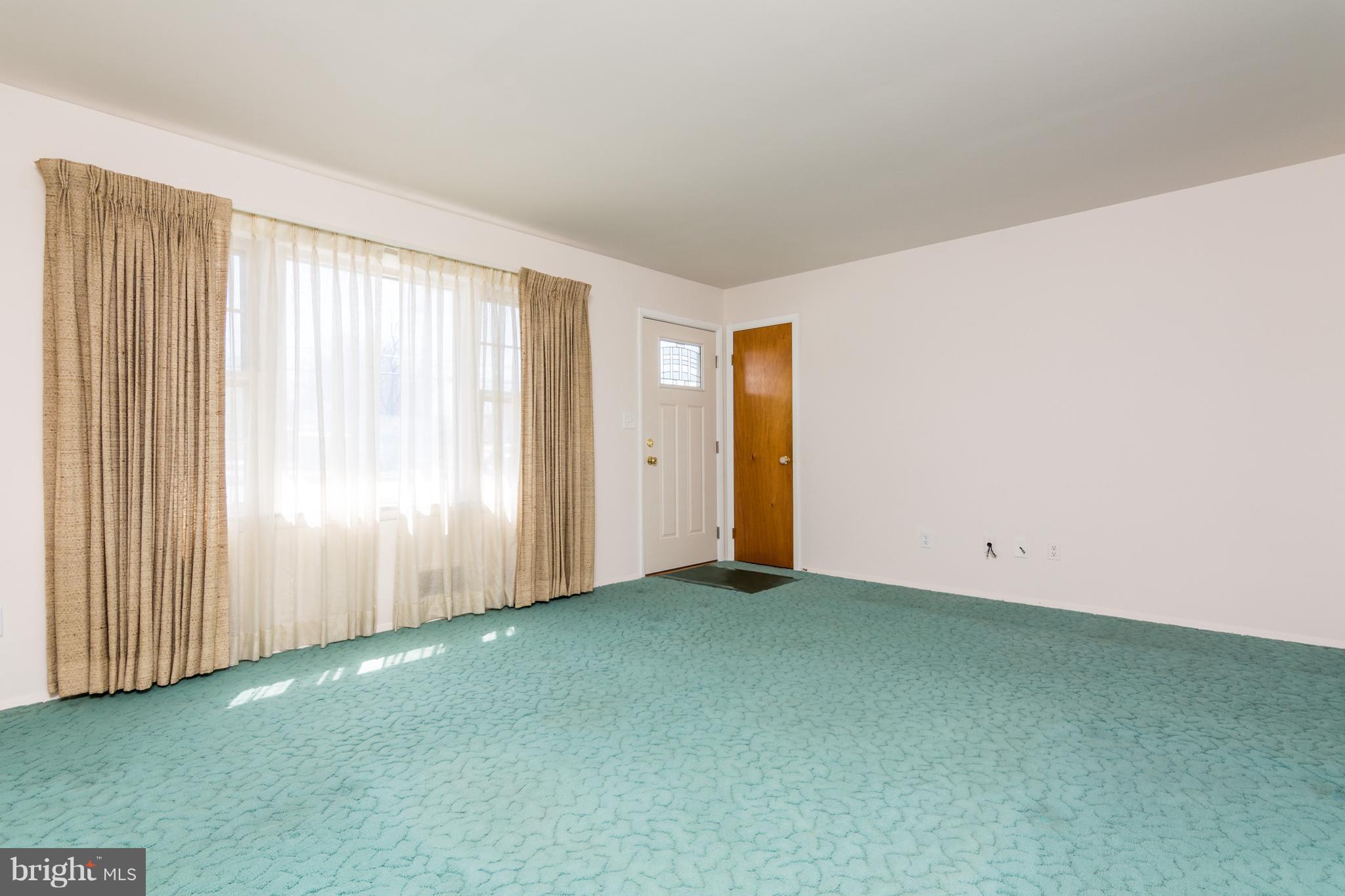 7114 Good Luck Road Hyattsville, MD 20784 - Photo 16 of 29 Living Room