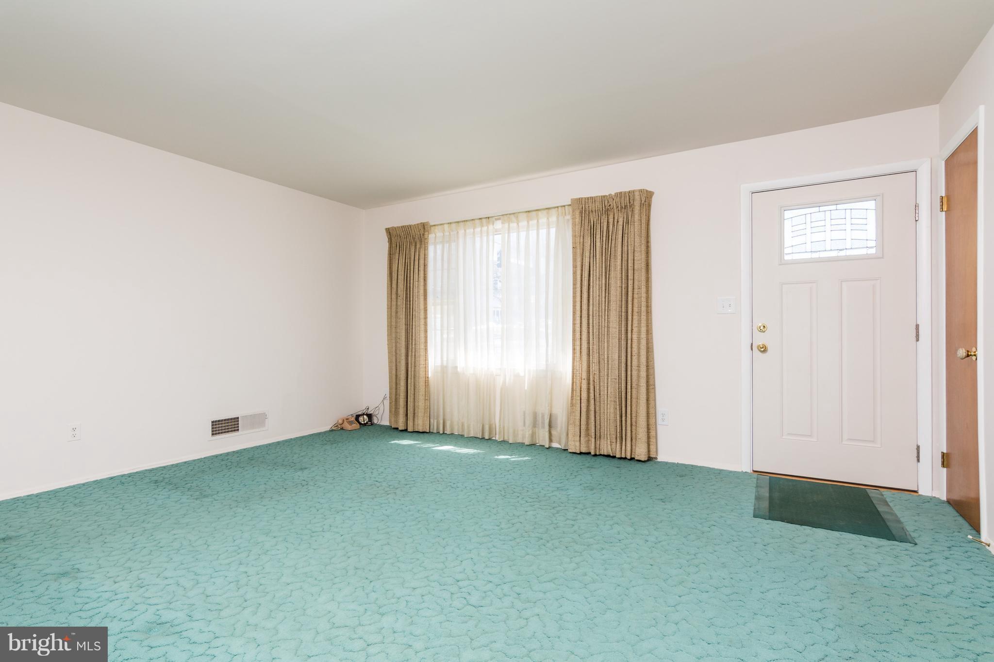7114 Good Luck Road Hyattsville, MD 20784 - Photo 19 of 29 Living Room