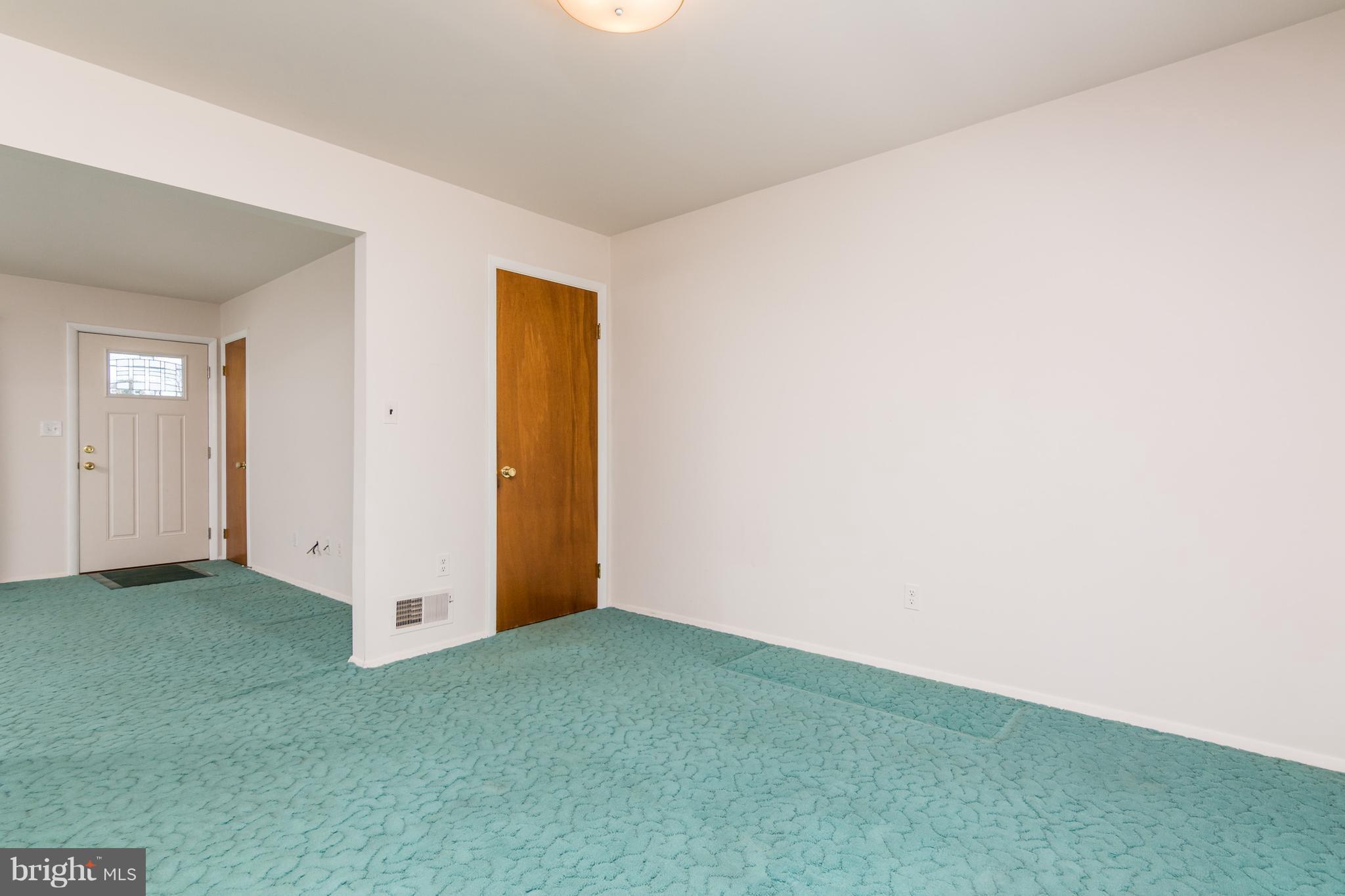 7114 Good Luck Road Hyattsville, MD 20784 - Photo 20 of 29 Living Room