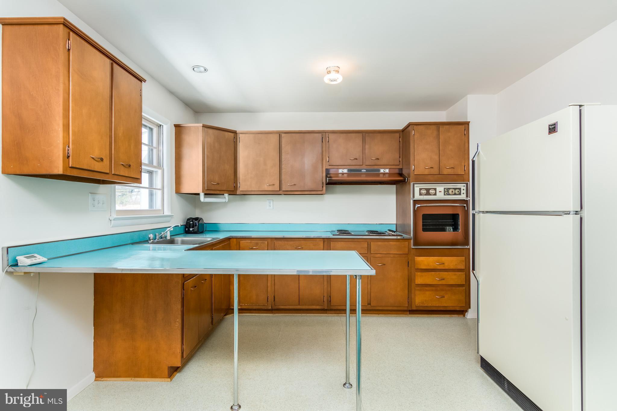 7114 Good Luck Road Hyattsville, MD 20784 - Photo 6 of 29 Kitchen