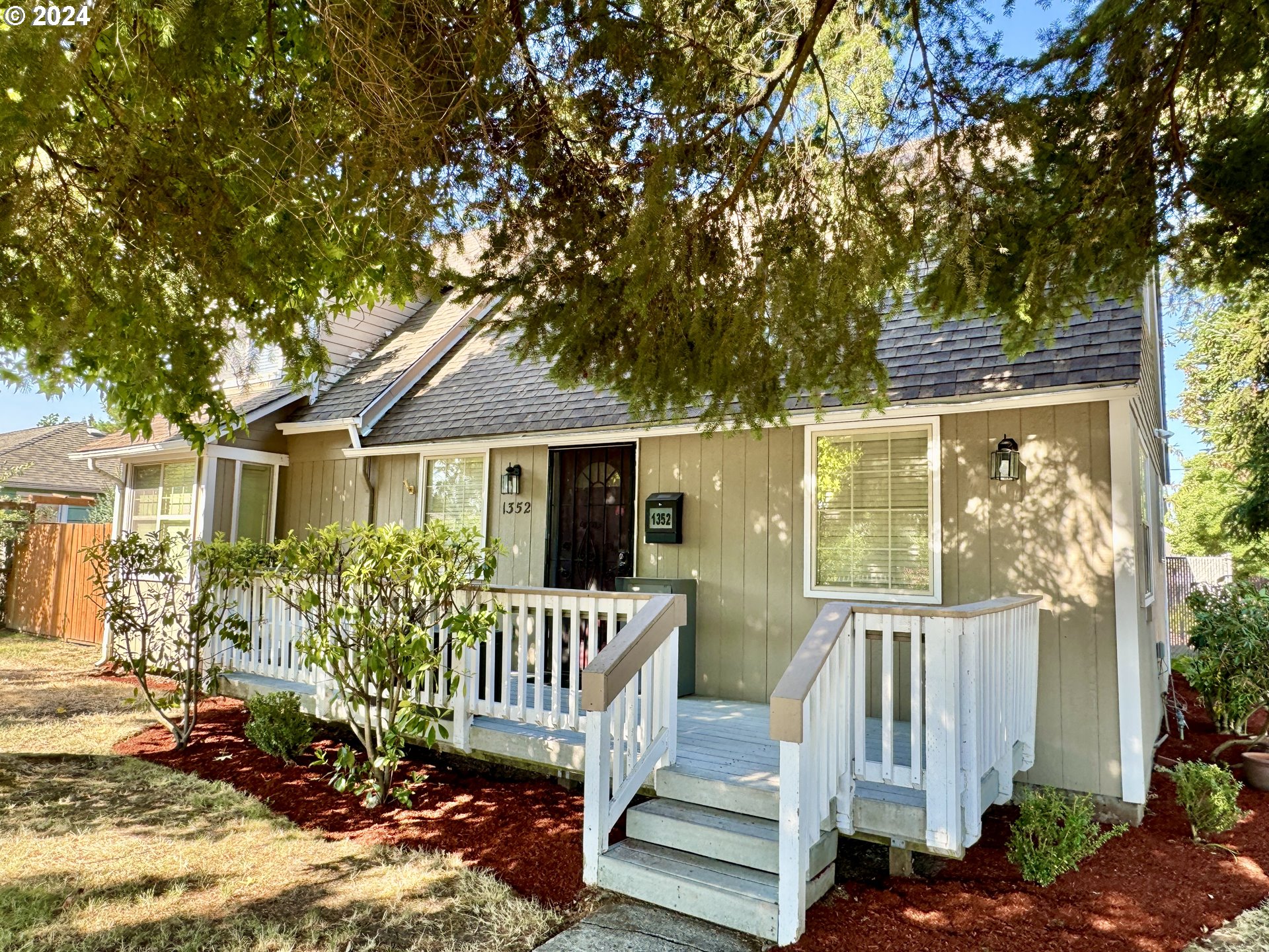 1352 Mill Street Springfield, OR 97477 - Photo 3 of 44 a front view of a house with a porch