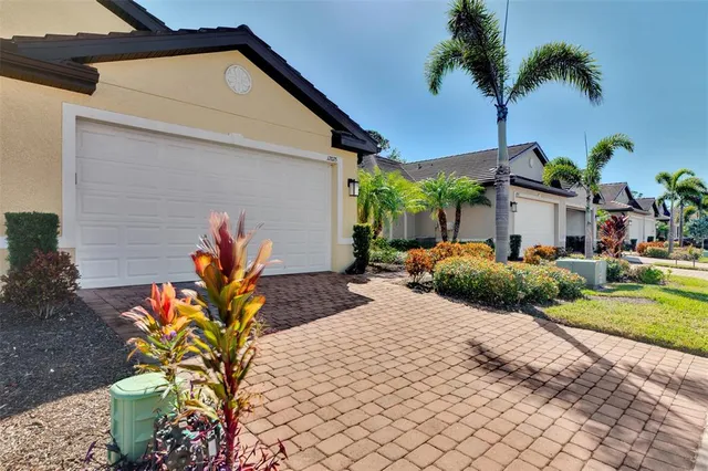 $2,300 | 12075 Firewheel Place, Venice, FL 34293