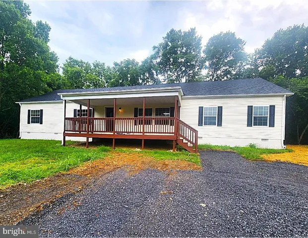 a view of a house with backyard and swimming pool