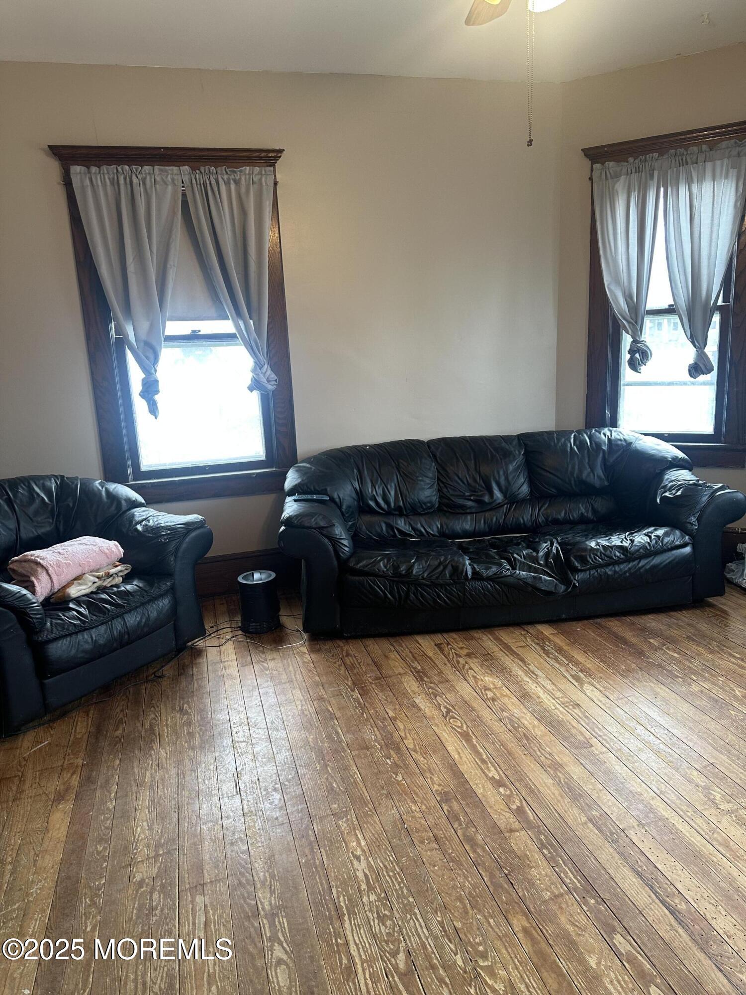 628 Irving Place Long Branch, NJ 07740 - Photo 2 of 25 IMG_0026