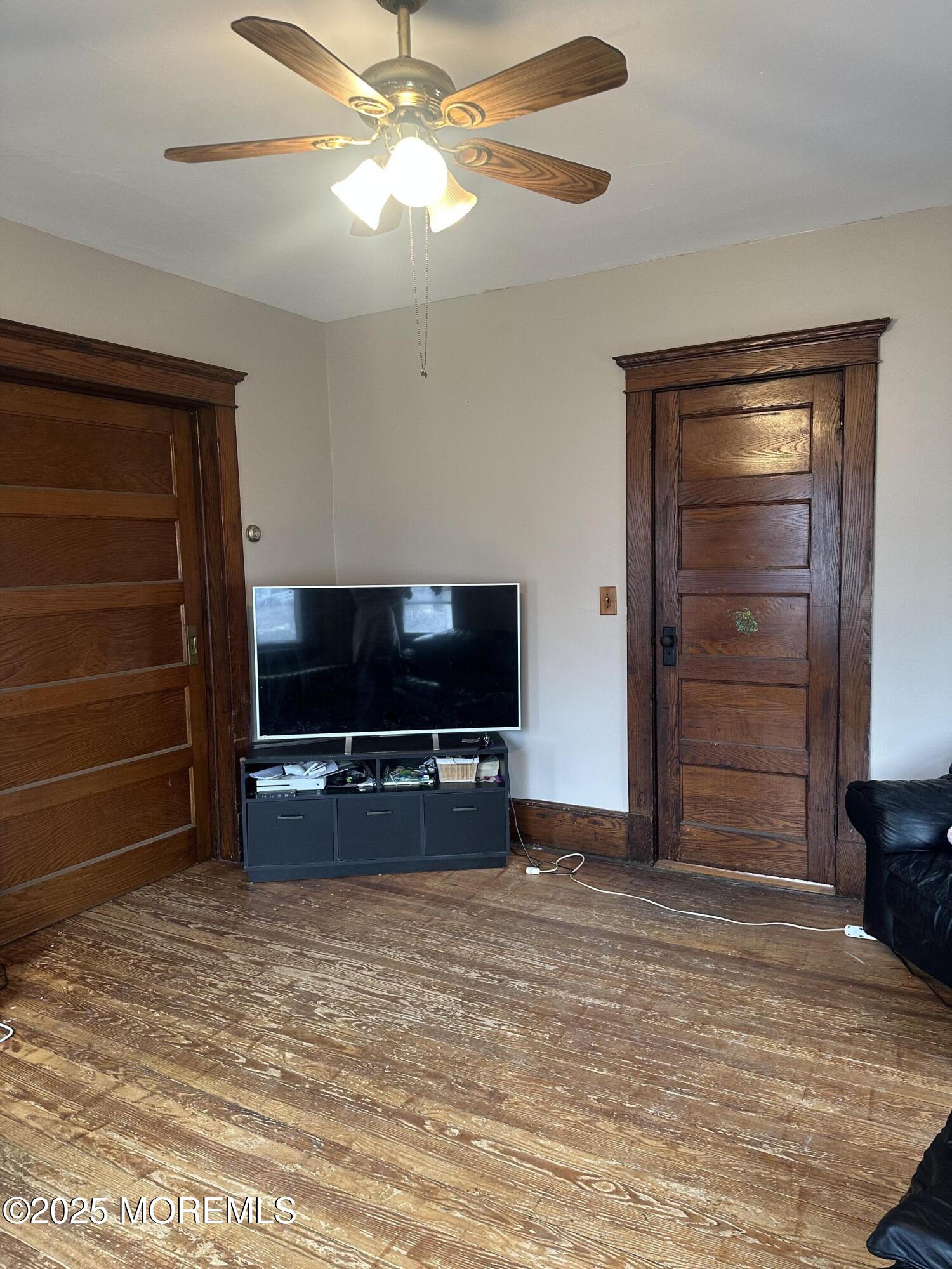 628 Irving Place Long Branch, NJ 07740 - Photo 3 of 25 IMG_0024